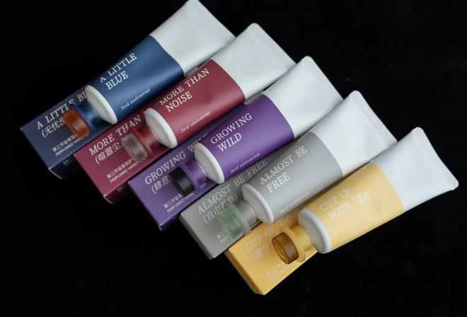 饰太丑!后来发现是小丑竟然是我的手pg电子模拟器电脑版一直以为是首(图12) 饰太丑!后来发现是小丑竟然是我的手pg电子模拟器电脑版一直以为是首(图12)